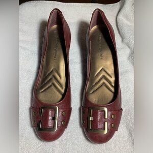 NWOT size 8.5 Andrew Geller wedges